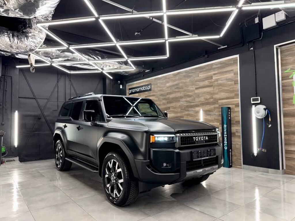 Koszt oklejania auta na czarny mat