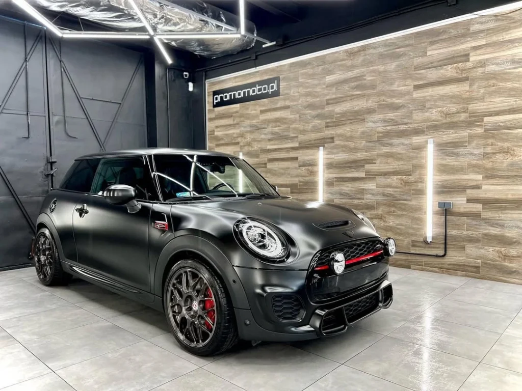 Oklejenie samochodu na czarny mat - nasze realizacje