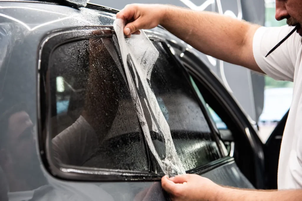 Jaką folię do oklejania samochodu wybrać?